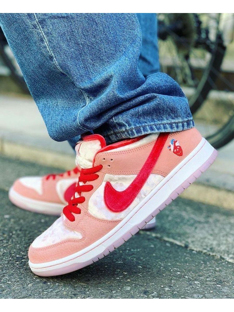 Nike Dunk SB Pink