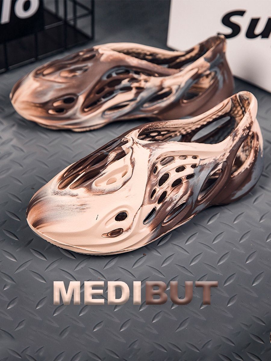 Летние кроссовки Yeezy Foam Runner изики MEDIBUT. Цвет бежевый, темно-коричневый, коричневый.