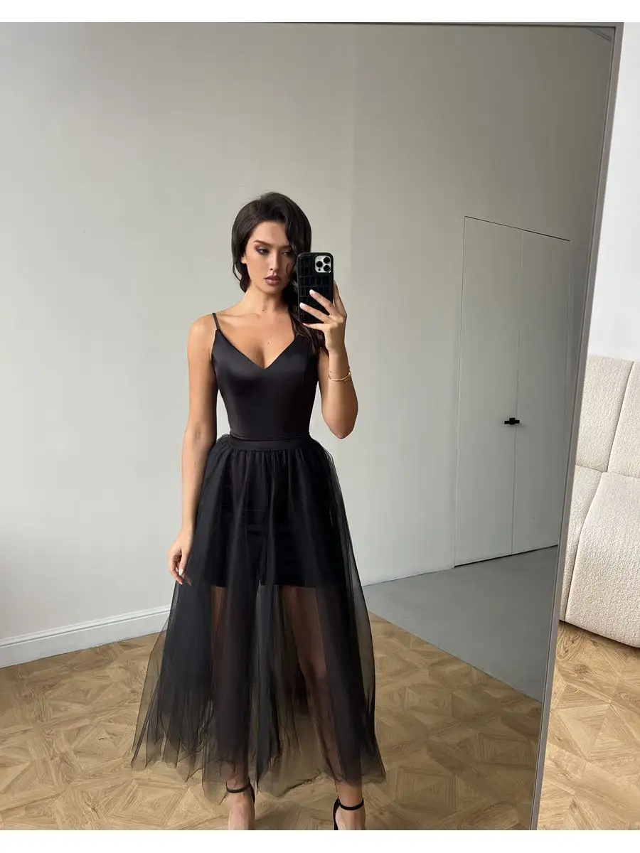 Черное изумительное платье миди с расклешенной юбкой