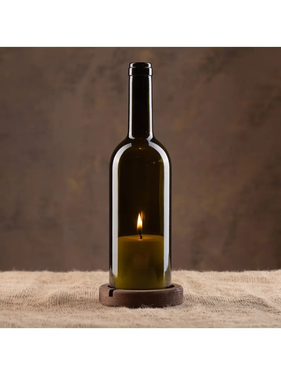 Стильный предмет интерьера, сделанный из винной бутылки