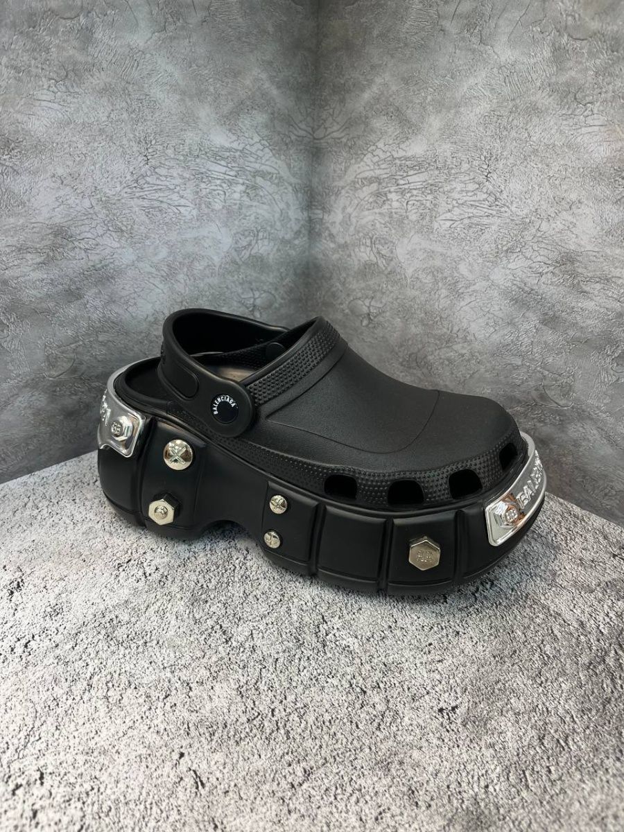 Сабо баленсиага. Сабо Balenciaga x Crocs. Balenciaga Crocs 2023. Сабо Balenciaga.